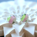 【桜もち】一粒ガラスのスタッドピアス / イヤリング　サージカルステンレス / 樹脂ピアス