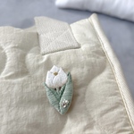 ▷再販    ぷっくり花開いた’’思いやり’’チューリップ～刺繍ブローチ～