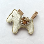 馬　ビーズ刺繍ブローチ　ブローチ　バッグチャーム　ビジュー　ポニー　ロデオ