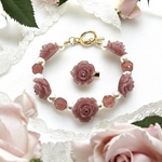 【おまとめ特典あり】ストロベリークォーツの薔薇ブレスレット＆ブローチセット　くすみレッド　春　卒業式　入学式　サージカルステンレス　サージカルステンレス316L