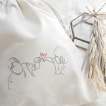 【名入れ】手刺繍で紡ぐ似顔絵コットン巾着（線画）