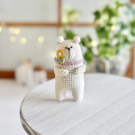 お花を持ったくまのふーたん(茶)