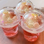 【 𝚂𝚑𝚊𝚔𝚎-𝚂𝚑𝚊𝚔𝚎 𝙵𝚕𝚘𝚊𝚝×ストロベリーソーダ 】　レジン　シャカシャカキーホルダー