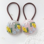 ミモザと小花の刺繍ヘアゴム  くるみボタンヘアゴム   キッズ