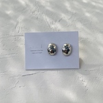 シンプルシルバーオーバルピアス・樹脂ピアス・イヤリング