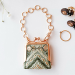 【新緑のきらめき】プチがま口チャーム｜セージグリーン × ゴールド刺繍｜インド刺繍リボン がま口 プチギフト バッグチャーム 小銭入れ 薬入れ 花柄 コインケース プレゼント