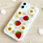 大人に似合ういちごとノースポールのスマホケース ギフトにも