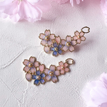 「夜桜の花びら舞う春のブローチ」　ゴールド　桜　春　レジン　送料無料　