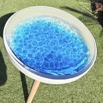 現品販売　crescent moon beach ブルーウォーター　三日月ビーチ　砂紋と水紋の影　穏やかな海ガラスサイドテーブル　円形テーブル　table  Sea 
