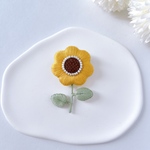 ひまわりのふっくら刺繍ブローチ（茎あり）