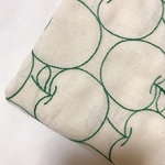 【シーチング50×50】刺繍 apple・キナリ×グリーン