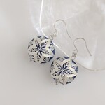 天の川の星々 片耳手まりピアス　Einzeln[一粒] - 青 × 銀色 -