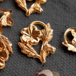 真鍮パーツ［アメリカ製］＊2個＊アンティーク調　ブラス　花　フラワー　植物　ボタニカル＊A01050/ Raw brass jewelry making supplies