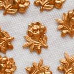 真鍮パーツ［アメリカ製］＊4個＊アンティーク調　花　フラワー　小ぶり　ブラス  / Raw brass jewelry making supplies
