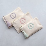 イニシャル刺繍 フラットポーチmini ミニ｜化粧ポーチ・通帳・お薬手帳入れ｜選べるタッセル｜誕生日 記念日 プチギフト プレゼント アルファベット【エレガント】