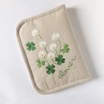 クローバー  手刺繍　お薬手帳ケース　母子手帳ケース