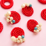 ビーズ刺繍　ピアス／イヤリング　赤　レッド　パール　個性的　カラフル