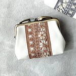 【完成品】親子がま口　コンパクト財布　ホワイト　インド刺繍　最強開運日　カード６枚収納　春財布　軽い 使いやすい　レディース