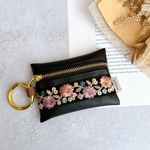 【インド刺繍リボン】ハンドメイド　カラビナ　ポーチ　レザー　ファスナー