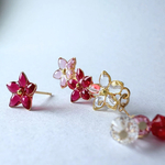 赤のアシンメトリーピアス｜左右別・揺れる花・クリアレッド
