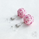【受注制作】手まりイヤリング(ノンホールピアス)・手まりピアス＊麻の葉/生成地に秋桜［小さなてまり/手毬/手鞠］