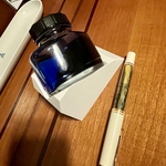 万年筆インク吸入用　傾斜瓶スタンド