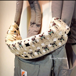 抱っこ紐首回りカバー◆おすましパグ×ブラック