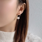 55 痛くないイヤリング ピアス見え 華奢ニュアンスフープに淡水パールとハーキマーダイヤモンドを編み上げた上品イヤリング　卒業式　入学式　フォーマル　華やか