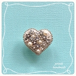 Silver flower (Heart) pin badge ビーズ刺繍ピンバッチ