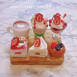 🍨NEW🍨イチゴ大好きミニチュアスイーツセット✨ミニチュアフード　ミニチュアスイーツ　ミニチュアケーキ　フェイクケーキ🍰