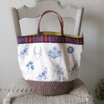 オオカミ刺繍＋北欧カラー＊ウール手編かごバッグ＊＊本革持ち手＊イギリス