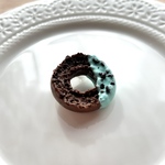 チョコミントのオールドファッションドーナツのブローチ