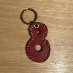 レザー　キーホルダー　数字　８　レッド
