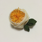 白 椿の つまみ細工