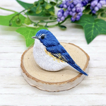 幸せの青い鳥🐦ルリビタキ　刺繍ブローチ　野鳥　鳥　小鳥