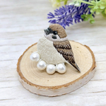 スズメ　刺繍ブローチ🐥　野鳥　鳥　小鳥