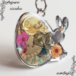 蓄光  アリスの花の時計台キーホルダー