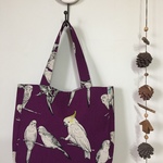 ムラサキ色のインコ柄ののぷくりんトート