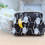 おさるモノトーン♡　ぷっくりがま口　角10cm  小銭入れ　小物入れ　ハンドメイド　バナナチャーム付き　プレゼントにも　シンプル可愛い