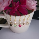 小さなお花の可愛いピアス
