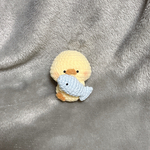 "とったどーー！！"お魚ぎゅっひよこあみぐるみ