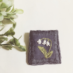 すずらんの絵画(ブルーグレー) 刺繍ブローチ