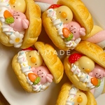 ぎゅぎゅっと仲良しイースター🐣🐰🩵シュークリーム　フェイクスイーツ　バッグチャーム　ミニチュア　ミニチュアフード　スイーツ　ケーキ　春　カフェ　アクセサリー　食品サンプル　いちご　苺　