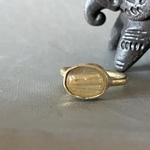 ルチルクォーツと真鍮の指輪　(オーバル、ヨコ)