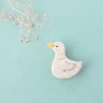 【刺繍ブローチ】小さなコールダックのおすましブローチ/動物好きさんへの贈り物にも