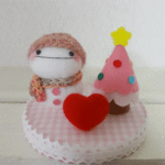 クリスマス　ピンク帽子の雪だるまちゃん　ミニツリー置き物