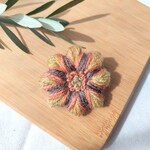 アヤクーチョ刺繍　ブローチ花　黄色