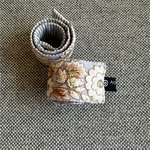 『1点のみ!』ワンタッチアームバンド&アンクルバンド 【インド刺繍　白色花】