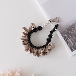 〔 Chic & Frill 〕スマホハンドストラップ　大人可愛い シンプル　サンドベージュ｜パール｜上品｜サンドベージュ｜ピンク｜ピンクベージュ｜かわいい｜大人｜フリル｜ブラック