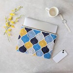 抱えて持ちたい✦手編み×ヌビキルト　のPCケース【13インチ】“ブラックフライデー”
